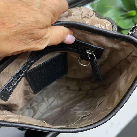 Coach genuine Leather Legacy Studio Flap Bag
Crossbody Shoulder Bag 9335 new - Picture 13 of 14